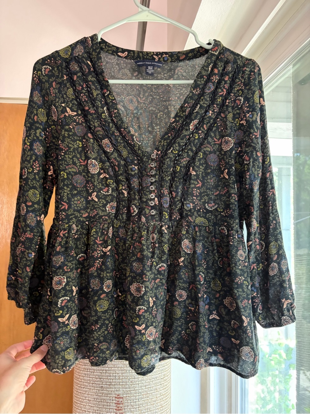American Eagle boho babydoll v-neck button front blouse green paisley floral XS